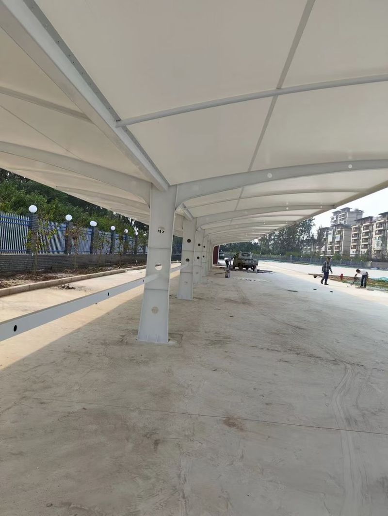 尚泉廣場三個小帽口，汽車充電樁車棚順利完工